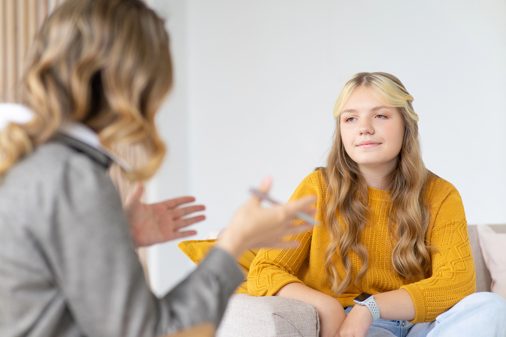 therapist meeting with a teen for a one-on-one consultation.
